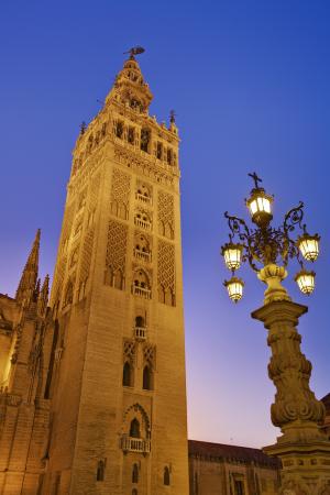 Vista general de la Giralda, en la catedral de Sevilla 