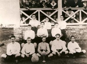 El Recreativo de Huelva, fundado por británicos en el año 1889, fue el primer equipo de fútbol español 