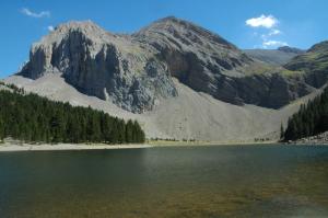 Ibón de Plan, un pequeño lago de montaña de origen glaciar