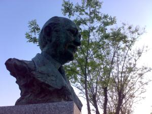 Busto del dramaturgo guadalajareño Antonio Buero Vallejo en su ciudad natal