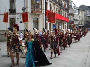 Desfile por las calles de Lugo durante el Arde Lucus.