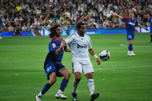 Partido de fútbol entre el Real Madrid y el Getafe