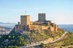 El castillo de Lorca, punto fronterizo frente el reino nazarí de Granada