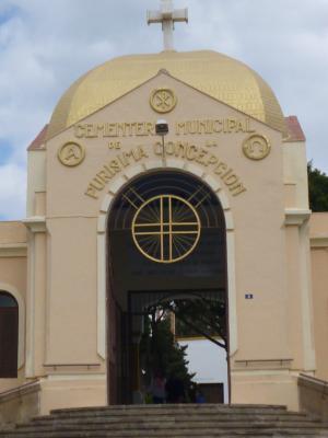 Entrada al cementerio municipal de La Purísima Concepción.