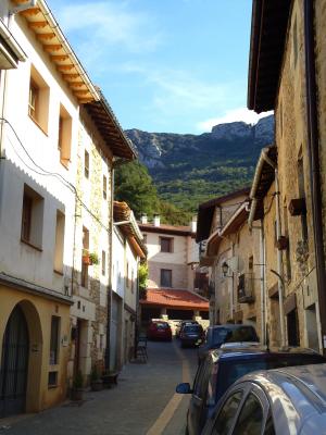 Calle de la localidad de Bernedo, capital del municipio.