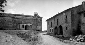 Iglesia de Manzanos en 1961. Fotografía: Indalecio Ojanguren