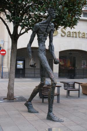 El Caminante, 1985, de Juan José Eguizábal, plaza del Arca