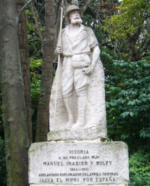 Monumento a Manuel Iradier, 1956, de Lorenzo Ascasibar, parque de La Florida