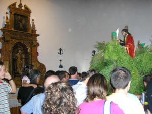 San Bartolomé saliendo de la iglesia de la Asunción
