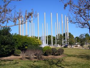 Columnas de la fuente central del Parque Huerto Lo Torrent.
