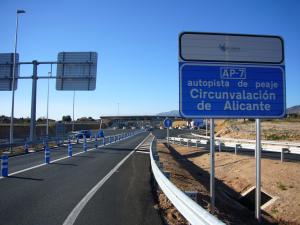 Estación de peaje de la Circunvalación de Alicante en San Vicente del Raspeig.