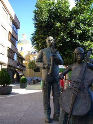 Monumento a la música de la Plaza Ascensión Guijarro.