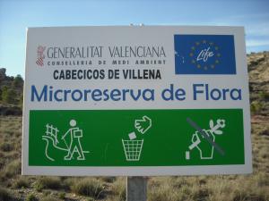 Señalización de la Microrreserva de flora Cabecicos de Villena.