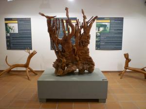 Árbol de la vida. Escultura de Pedro Gilabert ubicada en el Museo.