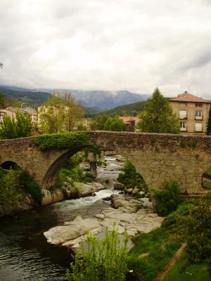 Vista del puente medieval de la localidad