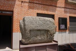 Elemento funerario romano, escultura de cerdo