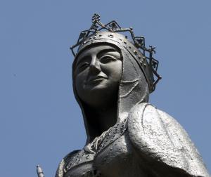 Estatua de Isabel la Católica en Madrigal