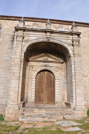 Portal sur de la Iglesia parroquial de San Miguel