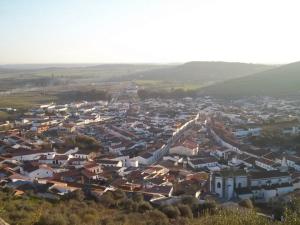 Vista de la localidad desde el castillo de Miraflores