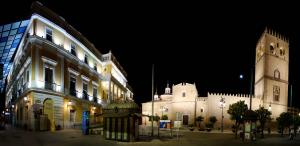 La plaza de España y la catedral 