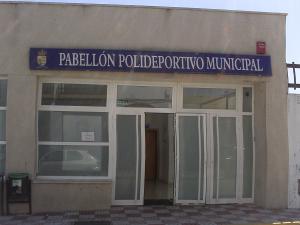Fachada del pabellón polideportivo municipal.