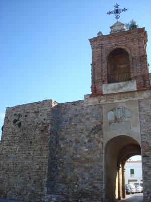 Puerta de la muralla de Llerena.