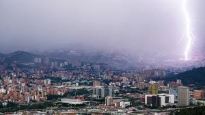 Relámpago sobre Medellín