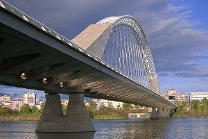 El Puente Lusitania sobre el Guadiana, diseñado por Santiago Calatrava y construido entre 1988 y 1992