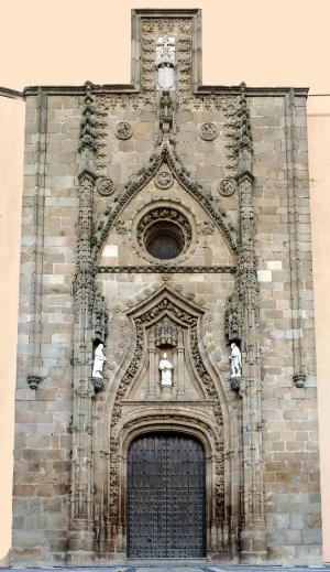 Portada de estilo gótico tardío datada hacia 1574 de la Iglesia de Nuestra Señora del Valle (Villafranca de los Barros)