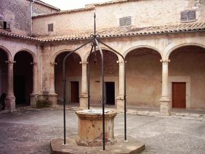 Claustro del convento Jesús María de Sant Francesc de Sinéu