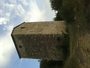 Torre del siglo XV enclavada en la colina donde estuvo el Castillo de Mata