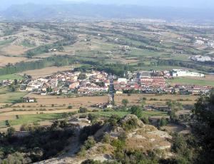 Vista de la localidad desde el castillo de Torelló