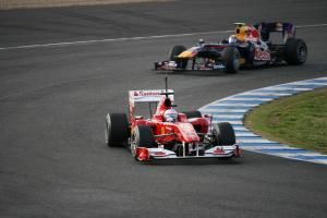 Fernando Alonso y Mark Webber en un test en 2010