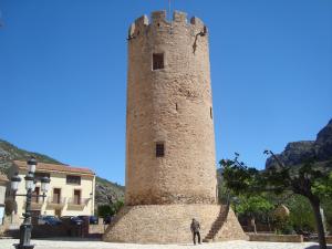 Torre Redonda del antiguo Castillo Palacio de Zeit Abu Zeit (Argelita)