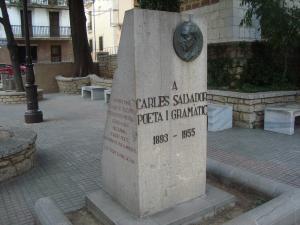 Monumento del pueblo de Benasal al poeta Carles Salvador