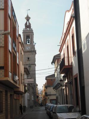 Calle e iglesia de San Bartolomé.