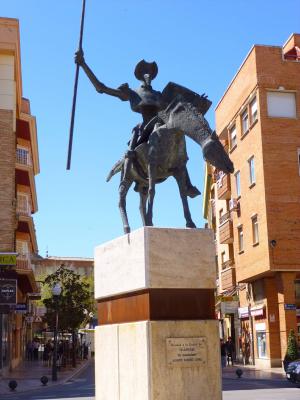 Monumento en honor a Don Quijote de La Mancha obra de Venancio Blanco
