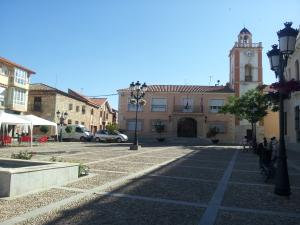 Plaza de la Paz, ayuntamiento y torre del reloj