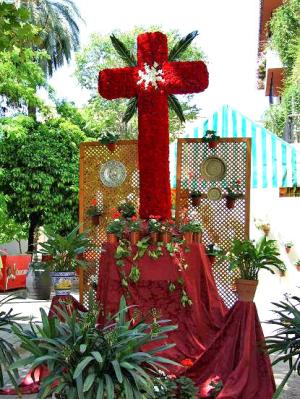 Cruz de Mayo en la plaza del Cardenal Toledo