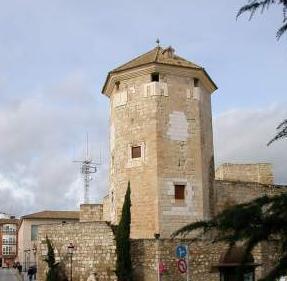 El castillo del Moral, junto a la plaza Nueva. Aquí fue encarcelado el último emir de Granada: Boabdil.