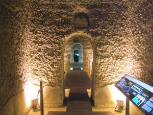 Vista del interior de las cisternas romanas conservadas en Monturque.