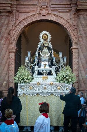 Virgen de Belén Coronada en la puerta de la Parroquia en la tarde del 8 de septiembre, foto AJSM