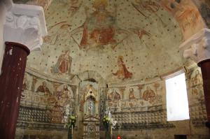 Interior de la iglesia de Sendelle