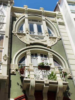 Casa Pereira, edificio modernista proyectado en 1912 por el arquitecto Rodolfo Ucha en la calle Dolores 64, barrio de La Magdalena.