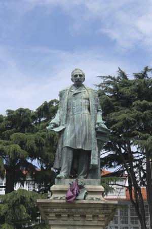 Estatua del Marqués de Amboage en la plaza homónima