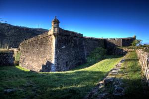 El Fuerte de San Felipe, llamado así en honor de Felipe II de España, cuya construcción, comenzada en 1577, se llevó a cabo de una forma especialmente dolorosa para la entonces villa ferrolana