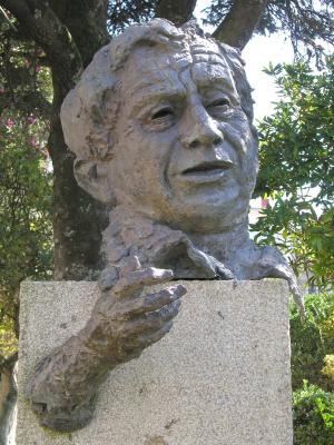 Busto de Antón Avilés Vinagre, conocido como Antón Avilés de Taramancos.