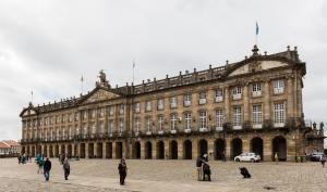 Fachada principal del Palacio de Rajoy, sede del Ayuntamiento de Santiago y de la Presidencia de la Junta de Galicia 