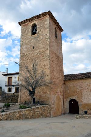 Detalle de la torre-campanario de la  iglesia parroquial de Ntra. Sra. de la Asunción en Alcalá de la Vega (Cuenca).