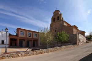 Hontecillas, Iglesia y Ayuntamiento